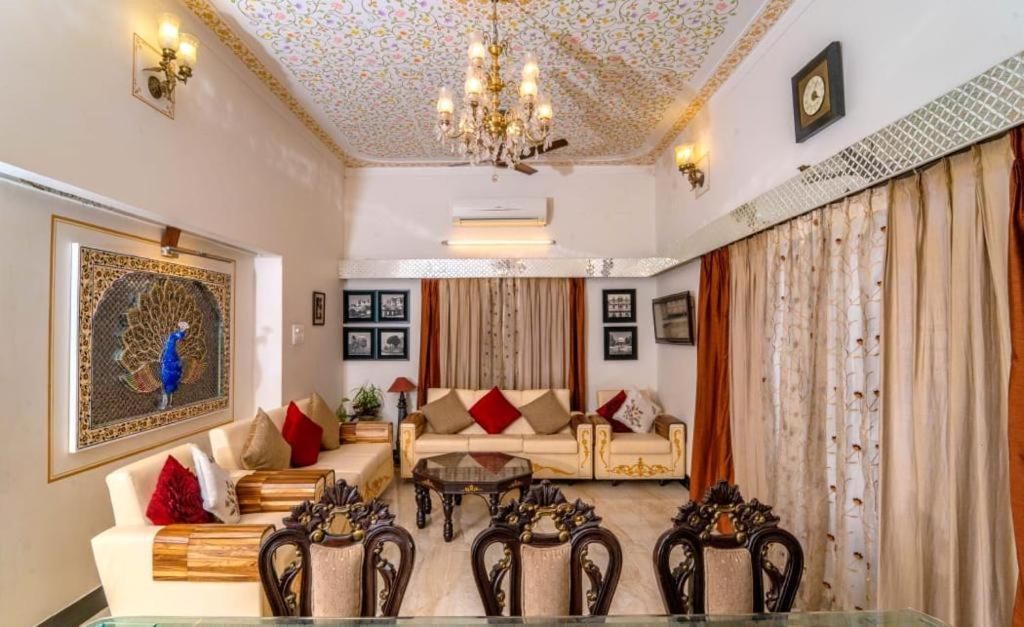 Santosh Villa - The House Of Antiques And Art Udaipur Exterior photo