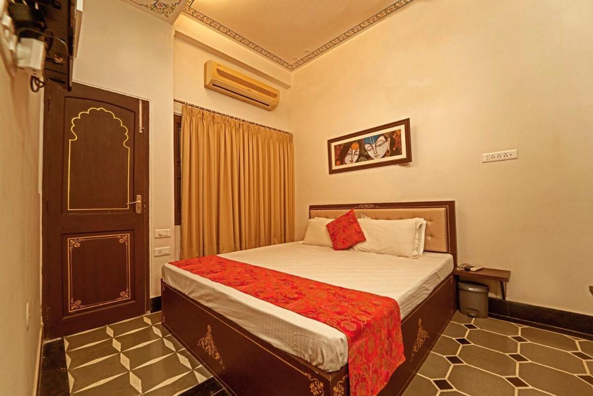 Santosh Villa - The House Of Antiques And Art Udaipur Exterior photo