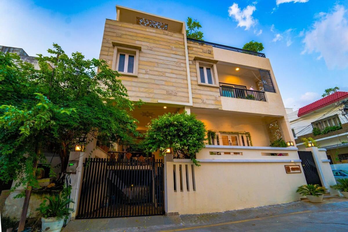 Santosh Villa - The House Of Antiques And Art Udaipur Exterior photo